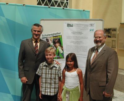 Von links: Horst Schneider, Präsident der Landesverkehrswacht Bayern, die beiden