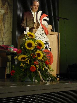 Schulamtsdirektor Wolfgang Schwamborn begr&uuml;&szlig;t die G&auml;ste