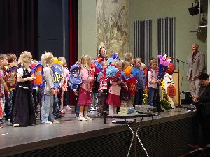 Rektor Ruf begr&uuml;&szlig;t die Erstkl&auml;ssler aus Mindelheim