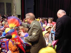 Der Polizeipr&auml;sident Dr. Endres und der ADAC-VSK Vorsitzende bei der &bdquo;Arbeit&ldquo;
