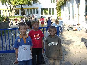 Klaro, das läst uns Drittklässler aber echt cool, weil die ja nur wegen der ABC-Schützen da sind