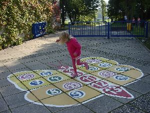 Na gut, dann hüpf ich halt noch ein bisschen auf dem schönen Pausenhof