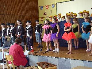 Und jetzt sieht man es deutlich: Die bunten Mädchen sind hell(e)!