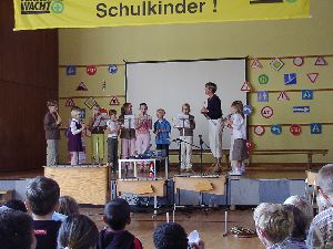 Das ist die Flötengruppe mit den Fränkischen Tänzen