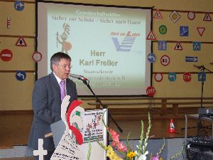 Da ist er also in ganzer Größe, unser Ehrengast, Herr Staatssekretär Karl Freller vom Bayerischen Staatsministerium