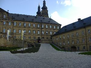 Der steile Anstieg zur Pforte führt zum Ziel.