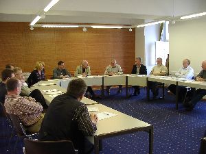 Blick ins Plenum – alle sind aufmerksam und warten auf die „Einsätze“.