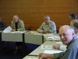 Ich glaube, der Herr im Vordergrund freut sich schon auf die Kaffeepause