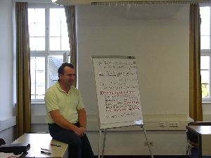 Ein weiterer „Flipchartler“ bei der Arbeit – danke, einer muss es ja machen, damit was Ordentliches herauskommt.
