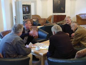 Der Kaffee nach der anstrengenden Gruppenarbeit tut gut und die eine oder andere „Pfeife“ auch