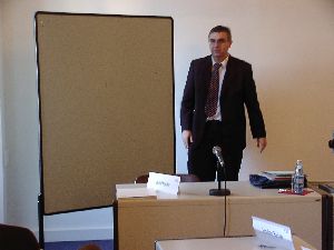 Jetzt ist es aus: Herr Schröder räumt auf und dann fahren er und der Geschäftsführer nach Vierzehnheiligen – zum Wallfahrten, weil’s so gut geklappt hat. Und außerdem war da noch eine Fürbitte, dass wir in 2 Jahren wieder kommen dürfen, nach Banz im schönen Frankenland.