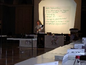 Gruppenberichte mit Overheadprojektor und gekonntem Vortrag