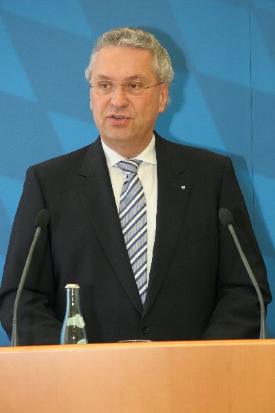 Der Innenminister Jochim Herrmann bei seinen sehr interessanten Ausf�hrungen zur Thematik �Sicherheit durch Sichtbarkeit�