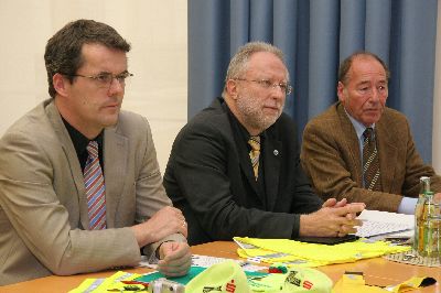 Rainer Salz, Landesgesch�ftsf�hrer der Landesverkehrswacht Bayern e.V. (LVW), Dr. August Markl, Vorsitzender des ADAC-S�d und Hans Dieter Krais, unser Pressesprecher