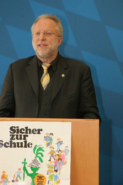Dr. August Markl vom ADAC bei seinem Statement
