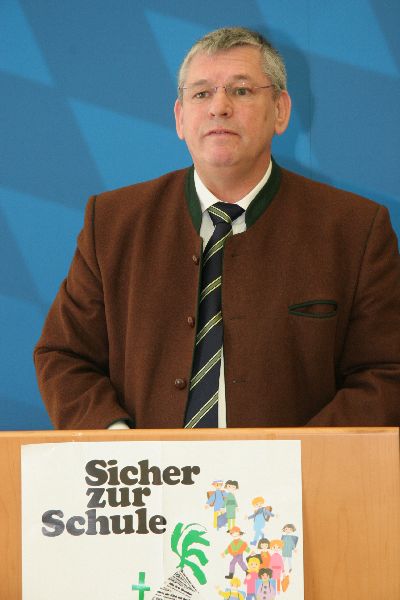 Horst Schilling vom LBO referiert �ber aktuelle Themen zum Schulbusverkehr