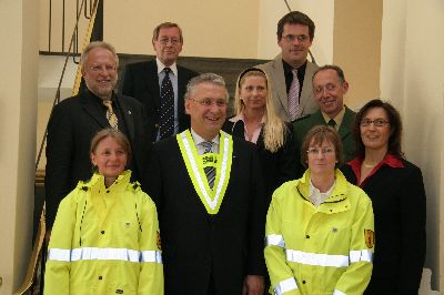 Gruppenbild mit dem Innenminister und den Repr�sentanten der Gemeinschaftsaktion