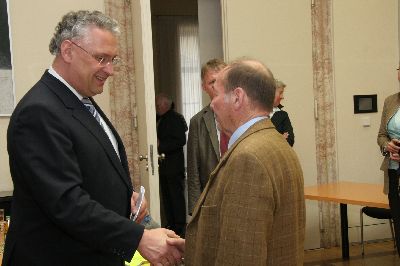 Am Ende der gelungenen Veranstaltung im Bayerischen Staatsministerium des Innern bedankt sich auch der Pressesprecher beim Minister