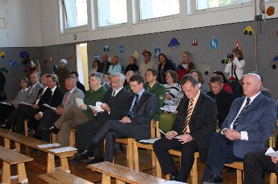 Alle Ehreng�ste und sogar der Staatssekret�r Bernd Sibler vom Kultusministerium sind schon da � nur der Herr B�rgermeister Dr. Bauer fehlt noch