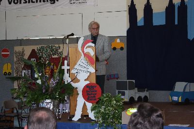 Der Rektor Alfons Miethaner begr��t gekonnt alle G�ste und findet f�r jeden das richtige Wort und den richtigen Ton � bravo!