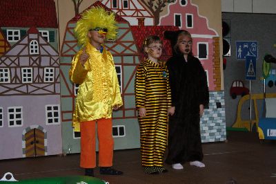 �Tiger und B�r im Stra�enverkehr�: Die Hauptdarsteller des Spiels f�r die Erstkl�ssler