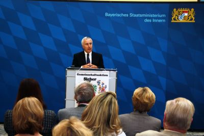 Wolfgang Prestele wirbt für noch mehr Schülerlotsen, Schulweghelfer und Schulbusbegleiter sowie um weitere Sponsoren für die Arbeit der Gemeinschaftsaktion