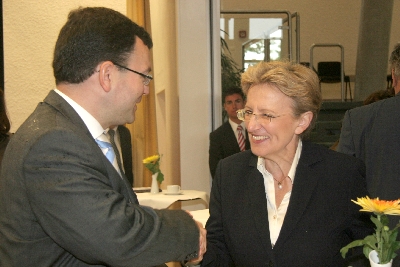 Frau Ministerialr�tin Maria Els mit Herrn MdL Dr. Florian Herrmann, der �brigens auch Vizepr�sident der Landesverkehrswacht Bayern (LVW) ist