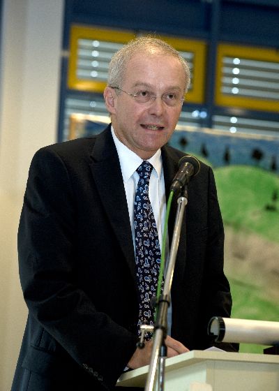 Regierungsvizepr�sident Josef Gediga beginnt ... 