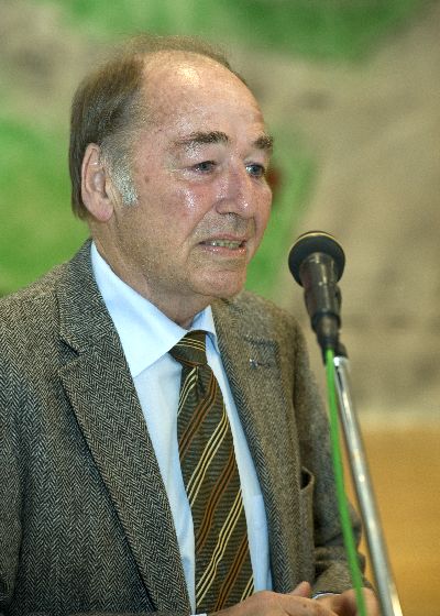 Hans-Dieter Krais, Pressesprecher der Gemeinschaftsaktion, spricht den Beteiligten Dank und Anerkennung aus ...