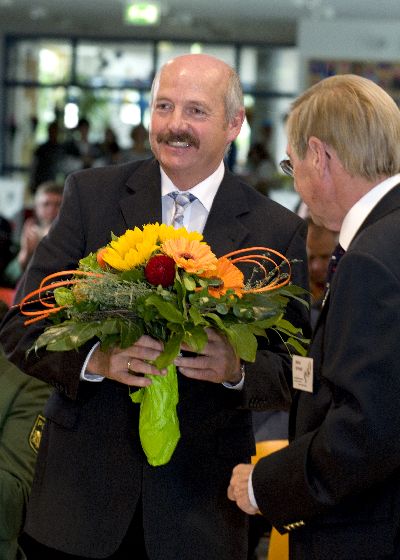 ... hier beim Schulleiter Johann Gr�ger ...