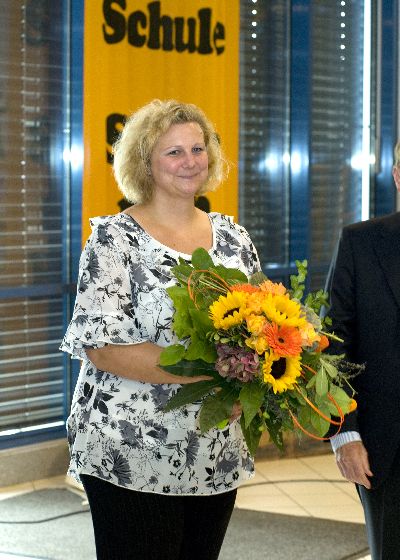 ... und hier bei der stellvertretenden Elternbeiratvorsitzenden, Frau Alexandra Krantz, unter deren Leitung den G�sten nach der Veranstaltung ein anspruchsvolles, wenn auch nicht billiges kaltes B�fett kredenzt wurde.