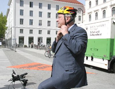 Helm auf � den Kindern ein Vorbild