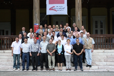 Und hier sagt er Adieu zu den oberbayerischen �VSB. Sch�n war es, mit guten Erlebnissen und guten Bekannten, aber mit fast 73 Jahren darf man sich auch von einem Ehrenamt verabschieden, wenngleich auch hier der Satz gilt: Jetzt, da ich wei�, wie es geht, gehe ich in Pension. � So ist das Leben.