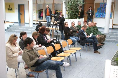 Blick auf einen Teil der anwesenden Pressevertreter, u. a. Bayerisches Fernsehen, TV - M�nchen, S�ddeutsche Zeitung, M�nchner Merkur usw. 