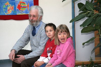 Der besonders nette und allseits beliebte Busfahrer �Edi� mit 2 Fans