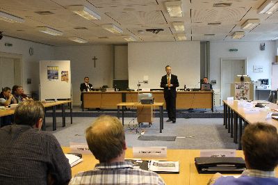 Um 13:30 Uhr beginnen die Seminare und die �VSB werden jedes Mal von Herrn Keil herzlich begr��t