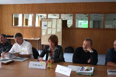 Aufmerksam und kritisch verfolgen die �VSB die Ausf�hrungen ihrer Kollegen und sparen nicht mit Nachfragen