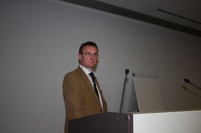 PHK J�rgen Polster, Innenministerium, beim Vortrag