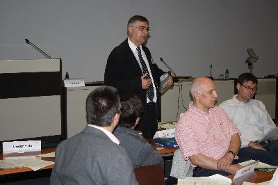 EPHK Hubert Schr�der, Innenministerium, hilft bei der Probleml�sung